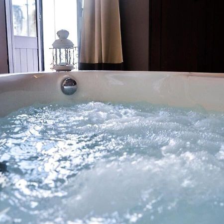Wineexperience- Wine&Jacuzzi Suite 레체 외부 사진
