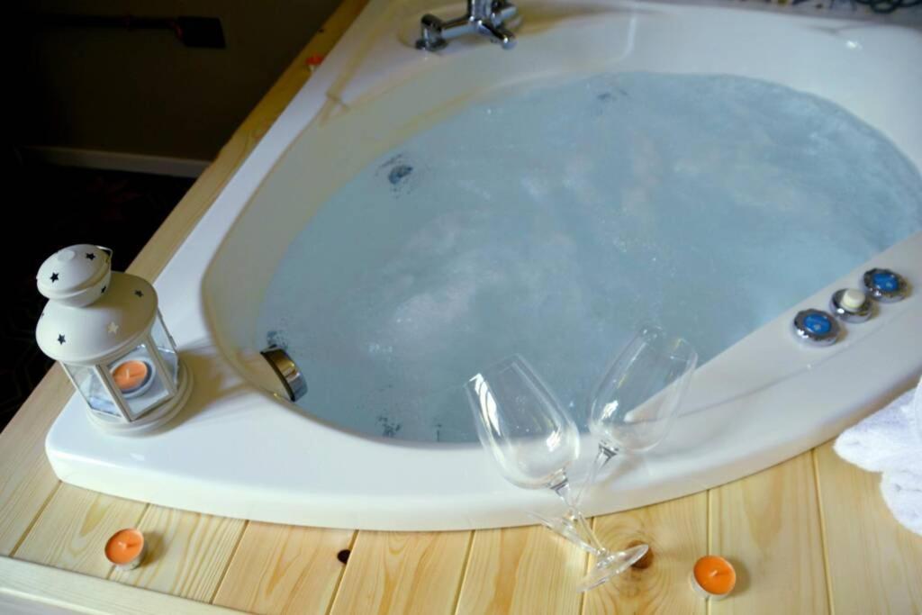 Wineexperience- Wine&Jacuzzi Suite 레체 외부 사진