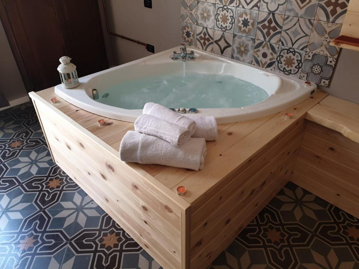 Wineexperience- Wine&Jacuzzi Suite 레체 외부 사진